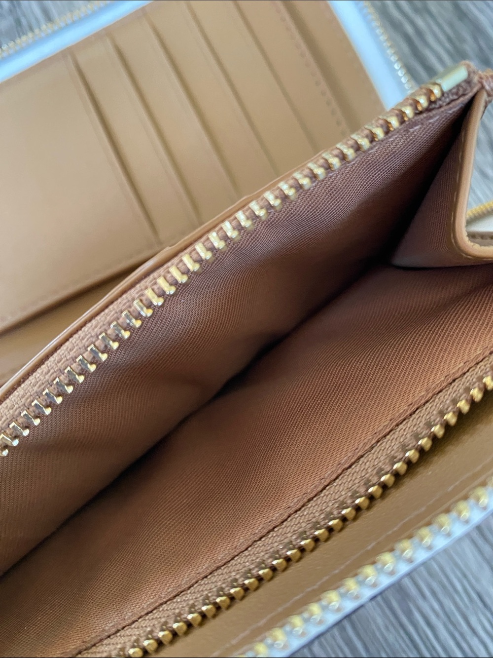 COACH White Pebbled Leather Zip Around Wallet with Gold Tone Logo - Picture 6 of 16
